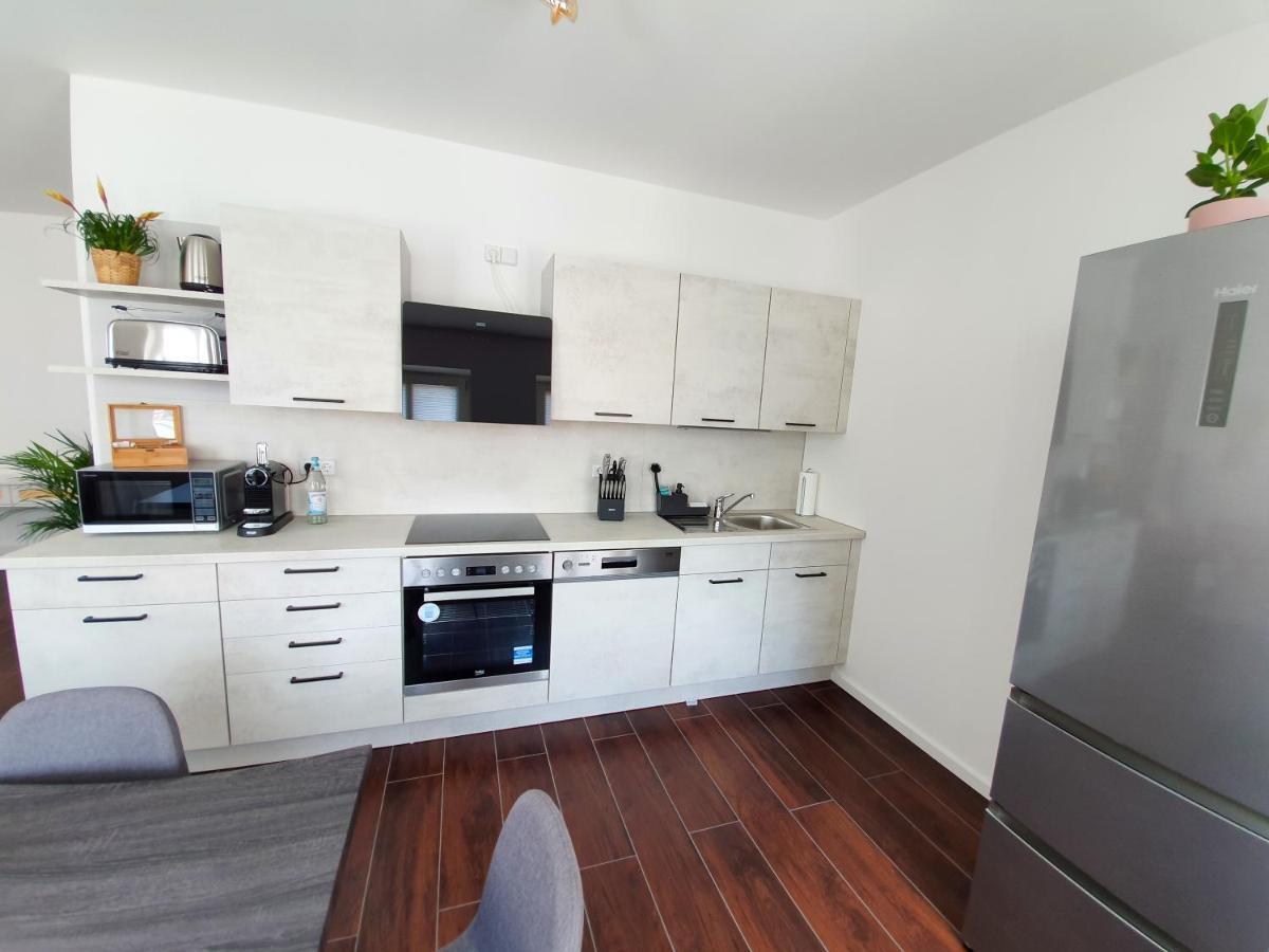 PB Ferienwohnungen - FeWo 7 - Stilvoll eingerichtetes Apartment im Herzen Senftenbergs Exterior foto